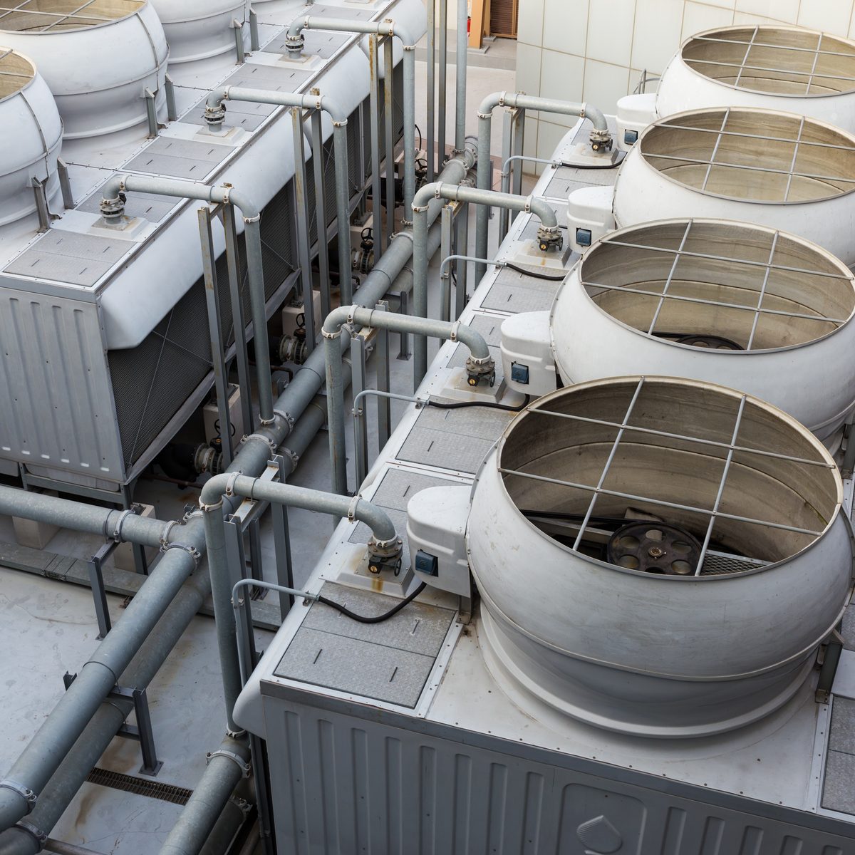 Unidades condensadoras VRF en azotea de un desarrollo vertical